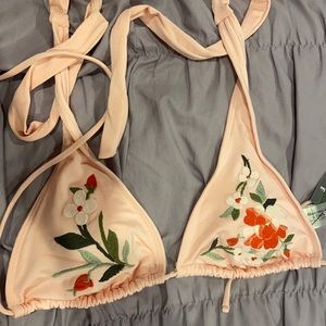 Brand new Abercrombie % Fitch XS bikini top